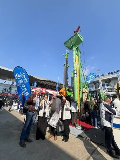 Chinese fabrikant 214kN centrifugaalkracht Vibroflotation apparaat gemonteerd op boorinstallatie die het energiesysteem deelt